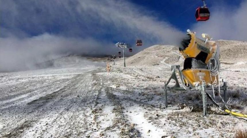 Erciyes Dağında Suni Kar &Uuml;retiliyor