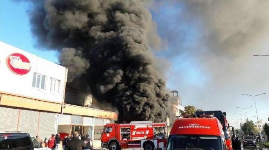 Yedek Par&ccedil;acıda &Ccedil;ıkan Yangın Paniğe Neden Oldu