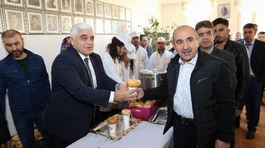 Belediye Personeline &Ccedil;orba İkramı