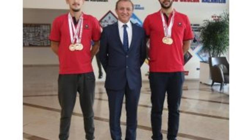 İhlas Eğitim Kurumları K&uuml;rek&ccedil;ileri Şampiyon Oldu