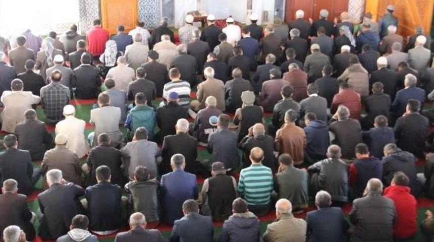 Şırnak&rsquo;ta 8 Ay Sonra İlk Cuma Namazı Kılındı