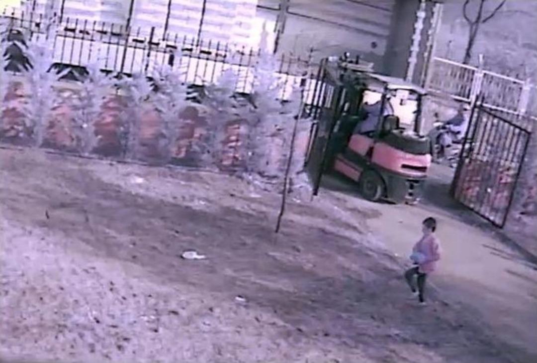 Forklifte &Ccedil;arpan Motosikletli Gen&ccedil; Ağır Yaralandı