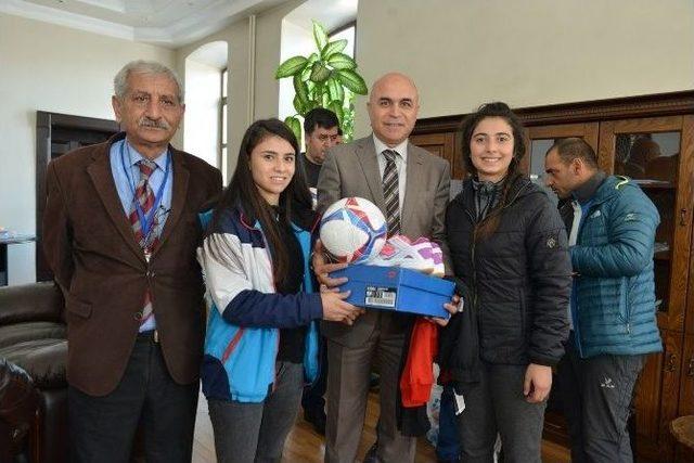 Yakutiye, Amat&ouml;r Spora Kol Kanat Geriyor 1