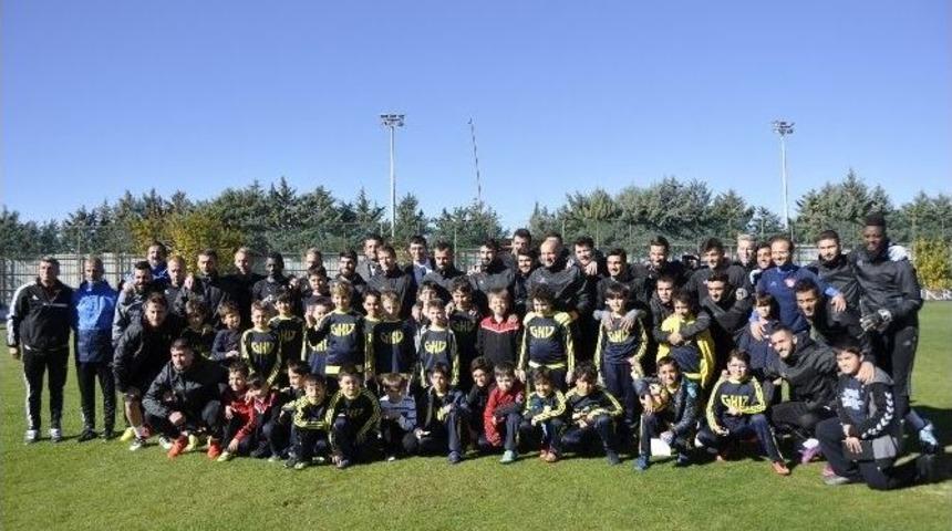 Gkv&rsquo;li Futbolculardan Gaziantepspor&rsquo;a Baklavalı Doping