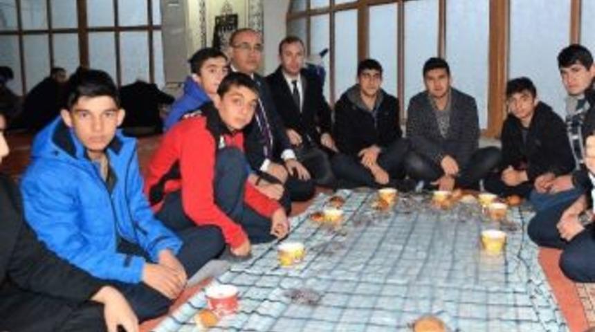 Gen&ccedil;ler Sabah Namazında Buluştu