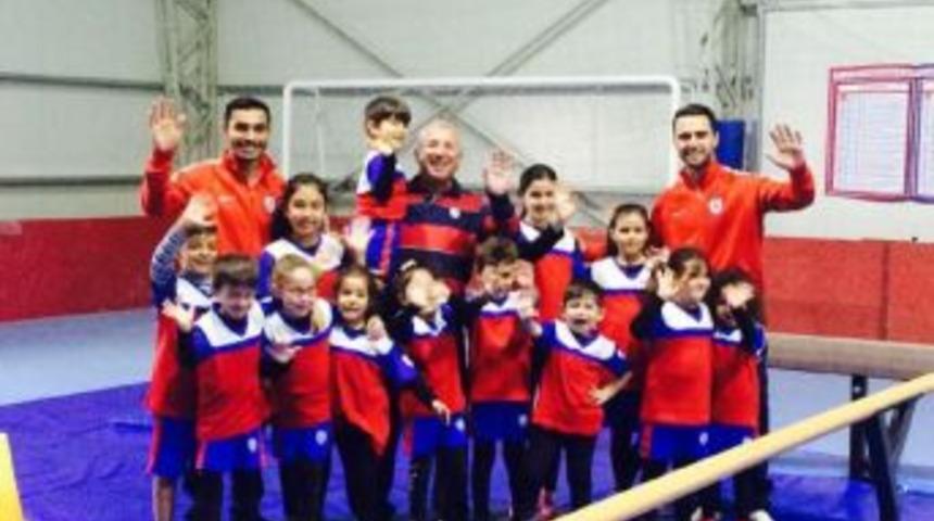 Altınordulu Cimnastik&ccedil;ilere Ferhat Arıcan S&uuml;rprizi