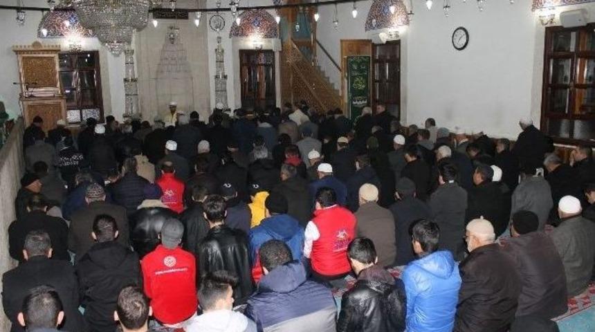 Karamanlı Gen&ccedil;ler Sabah Namazında Buluştu