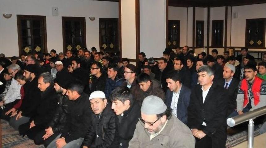 Akşehirli Gen&ccedil;ler Sabah Namazında Buluştu