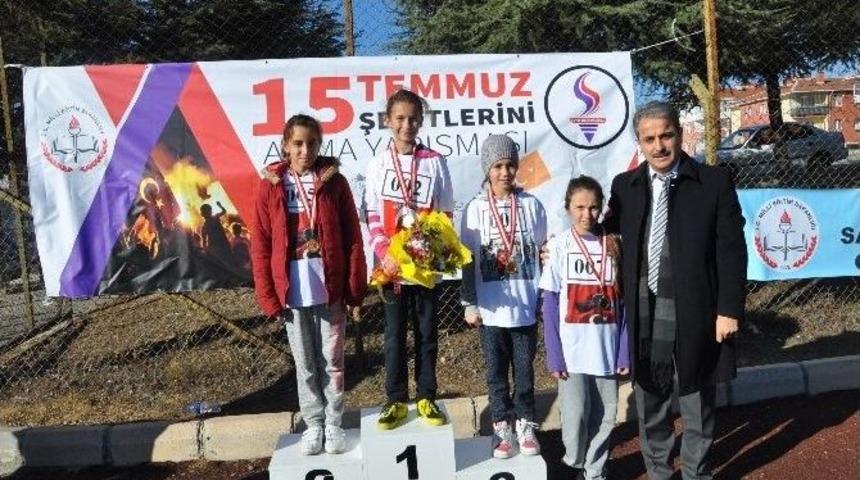 Boz&uuml;y&uuml;k Saffet Şeker Ortaokulu&rsquo;ndan 15 Temmuz Şehitlerini Anma Etkinliği