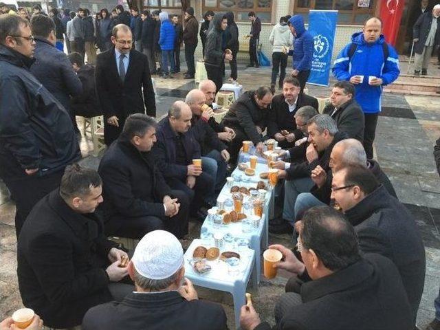 Vali Sabah Namazında Gençlerle Bir Araya Geldi