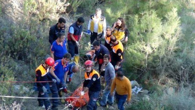 Mersin'de Minibüs Uçuruma Yuvarlandı: 2 Ölü, 5 Yaralı