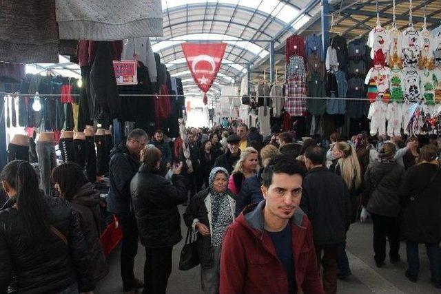 Komşular, Balkanların En B&uuml;y&uuml;k Pazarına Akın Etti 1