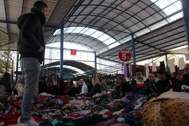 Komşular, Balkanların En B&uuml;y&uuml;k Pazarına Akın Etti 2