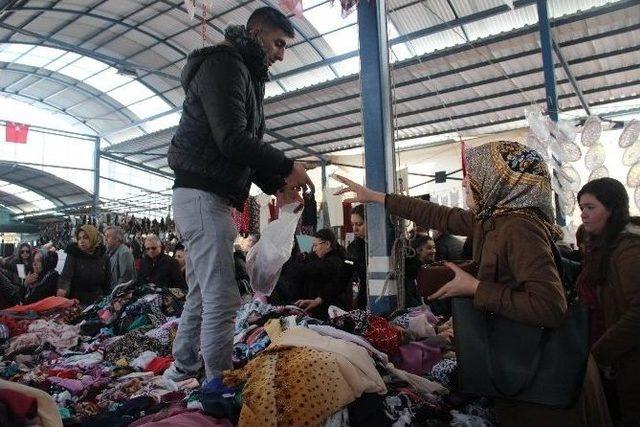 Komşular, Balkanların En B&uuml;y&uuml;k Pazarına Akın Etti 3