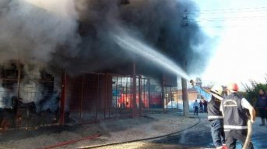 Erdemli&rsquo;de Depo Yangını Maddi Hasara Yol A&ccedil;tı