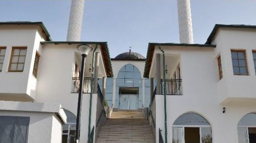 Karadağ&rsquo;da Bandzovo Brdo Camii K&uuml;lt&uuml;rel Aktivite Merkezi Yenilendi
