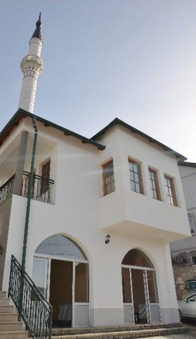 Karadağ’da Bandzovo Brdo Camii Kültürel Aktivite Merkezi Yenilendi