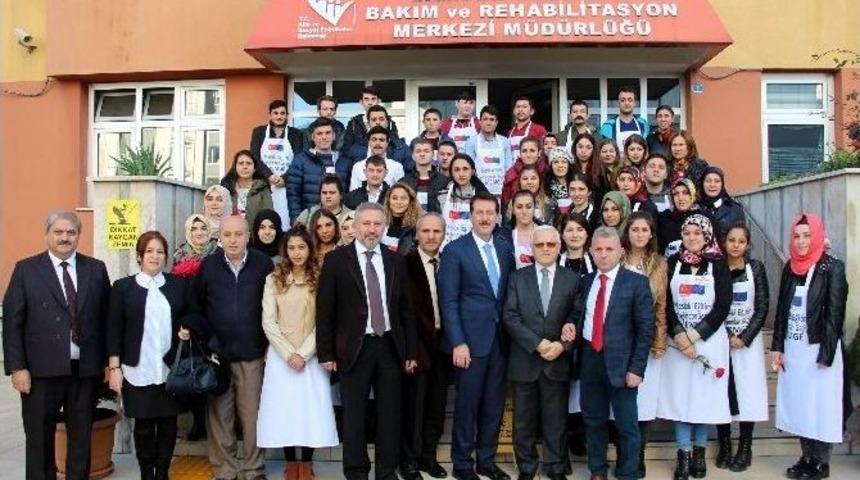 Huzurevi Sakinlerine Pasta İkramı