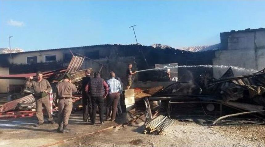 Alanya&rsquo;da Korkutan &Ccedil;ifte Yangın