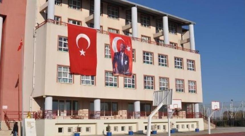 Fet&ouml;'n&uuml;n Eski Okulunda Gizli Kameralar Bulundu