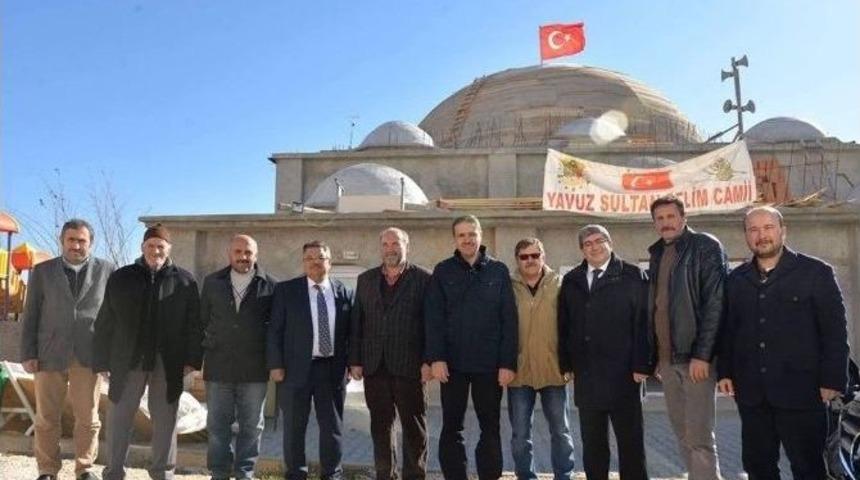 Başkan Yağcı, Cuma Namazı Sonrası Yavuz Sultan Selim Camii&rsquo;nde İncelemelerde Bulundu