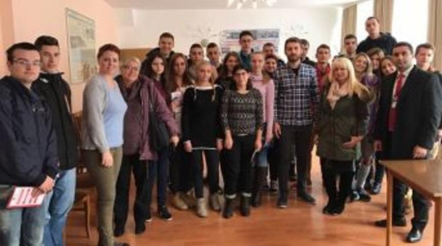 İstanbul Yeni Y&uuml;zyıl &Uuml;niversitesi, Bosna Hersek&rsquo;te &Uuml;niversite Adayı &Ouml;ğrencilerle Buluştu