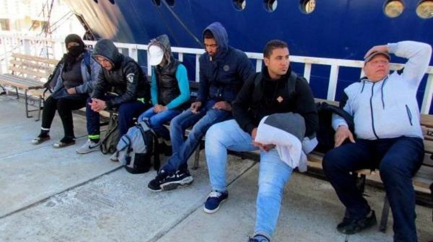 Suriyeliler, Yunanistan Diye T&uuml;rk Adasına Bırakıldı