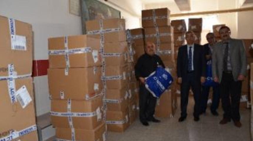 Vahap K&uuml;&ccedil;&uuml;k Darendeli &Ouml;ğrencileri Unutmadı