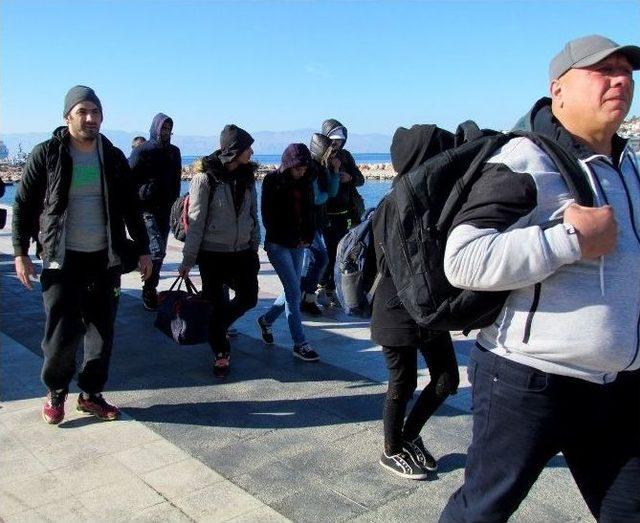 Kaçak Sığınmacıları Yunanistan Diye Eşek Adası’na Bıraktılar