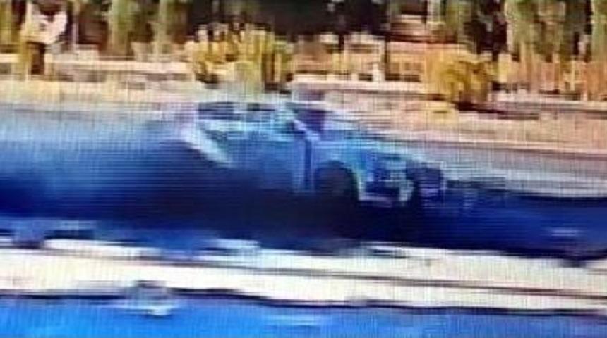 Tabela Direğine &Ccedil;arpan S&uuml;r&uuml;c&uuml; Kazayı Ucuz Atlattı