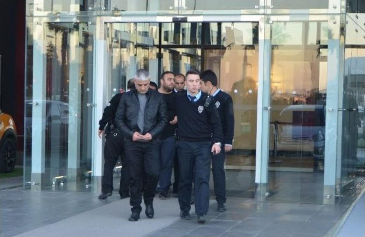 İstanbul&rsquo;da &Uuml;nl&uuml; Plazaya Alacaklı Baskını