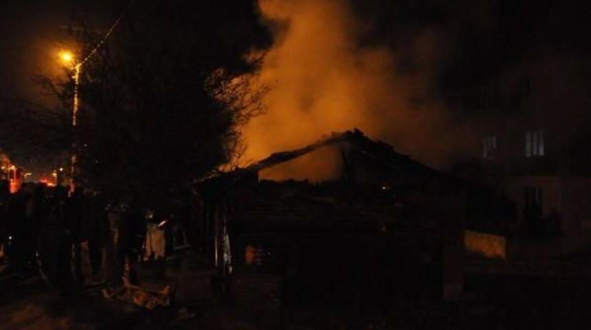 Suriyeli Ailenin Evi Yandı