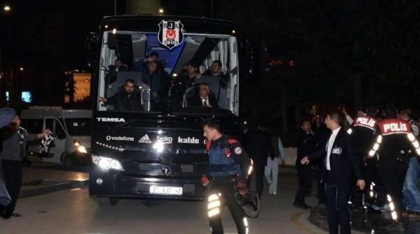 Adana'da Beşiktaşlılar Kaleci Tolga Zengin'i Kızdırdı