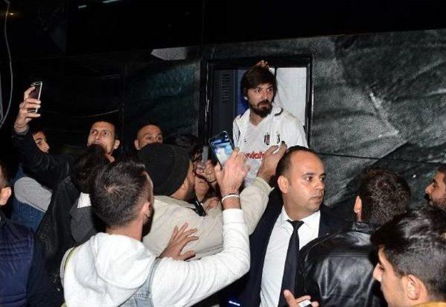 Adana'da Beşiktaşlılar Kaleci Tolga Zengin'i Kızdırdı