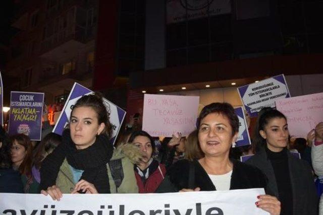 İzmir'de, Cinsel Istismar Düzenlemesine Kadınlardan Tepki