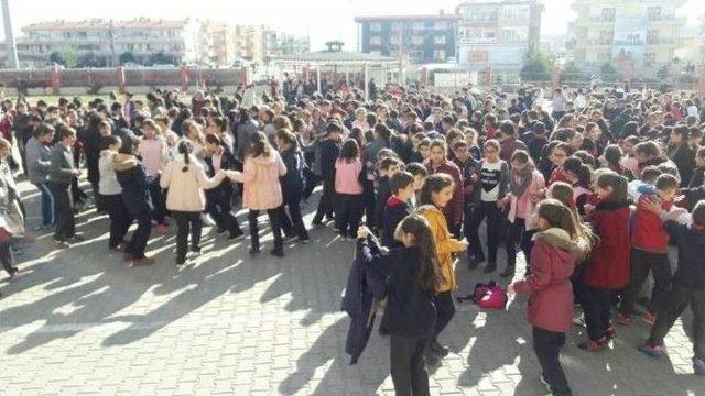 Ayvalık Mehmet Akif Ersoy&rsquo;dan &lsquo;biz B&uuml;y&uuml;k Bir Aileyiz&rsquo; Kermesi 1