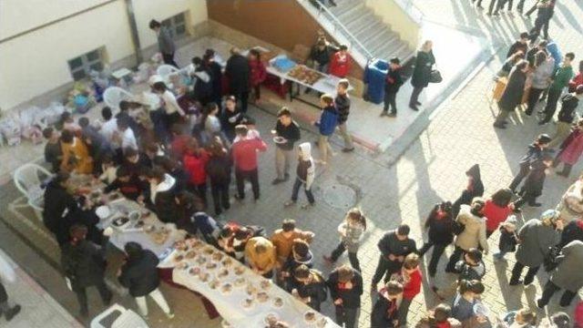 Ayvalık Mehmet Akif Ersoy&rsquo;dan &lsquo;biz B&uuml;y&uuml;k Bir Aileyiz&rsquo; Kermesi 2