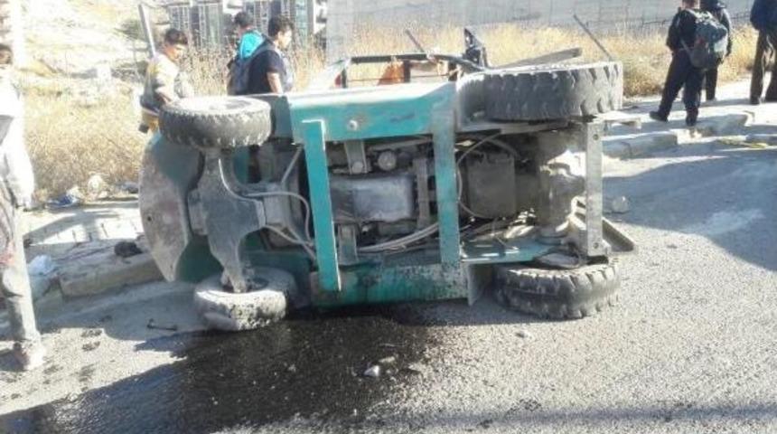 Forklift Devrildi: 1 &Ouml;l&uuml;, 1 Yaralı