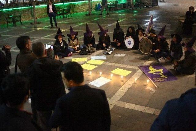 Cinsel İstismar &Ouml;nergesine Cadı Şapkalı Protesto 2