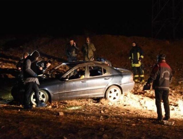 Yanan Lüks Otomobilden Erkek Cesedi Cıktı