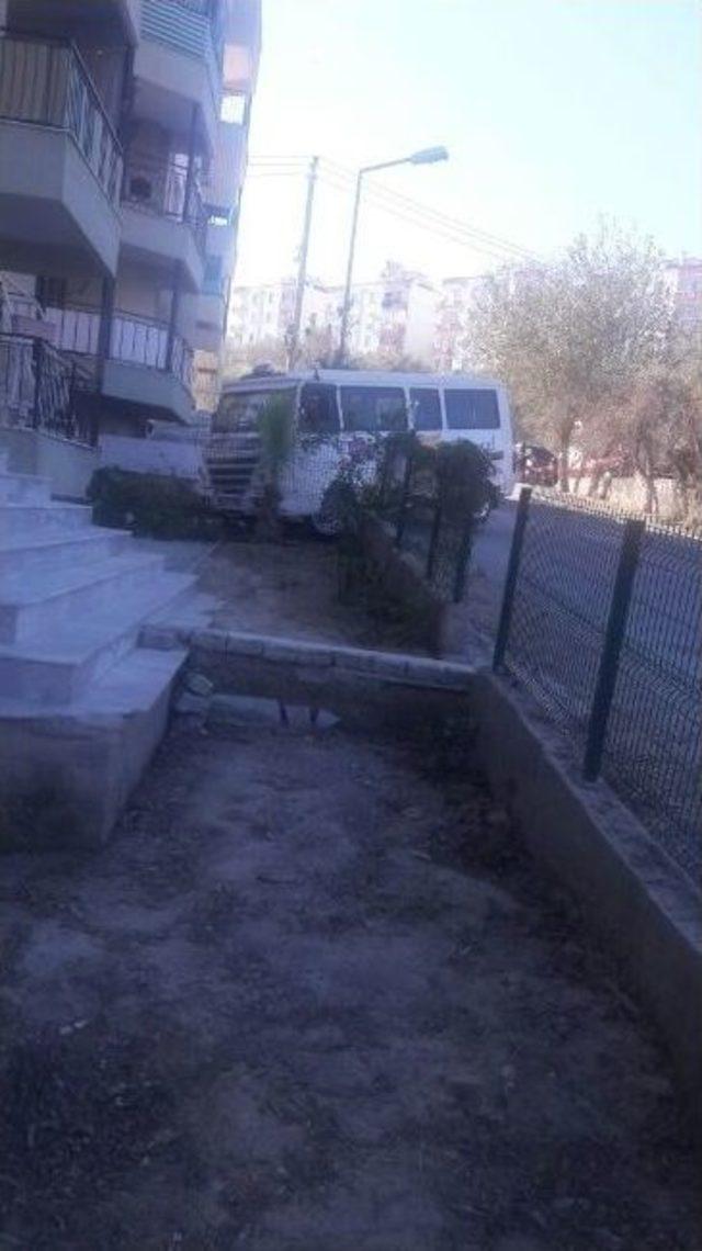 Kuşadası&rsquo;nda Şehiri&ccedil;i Halk Minib&uuml;s&uuml; Siteye Girdi 1