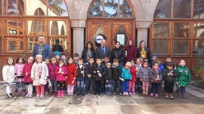 Minik Kitap Kurtları K&uuml;t&uuml;phanede