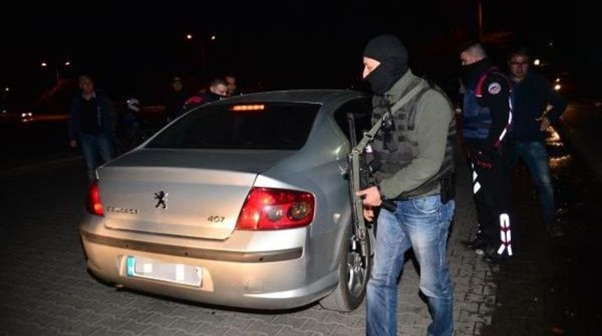 Adana'da Polis Denetiminde 332 Kilo Esrar Ele Ge&ccedil;irildi