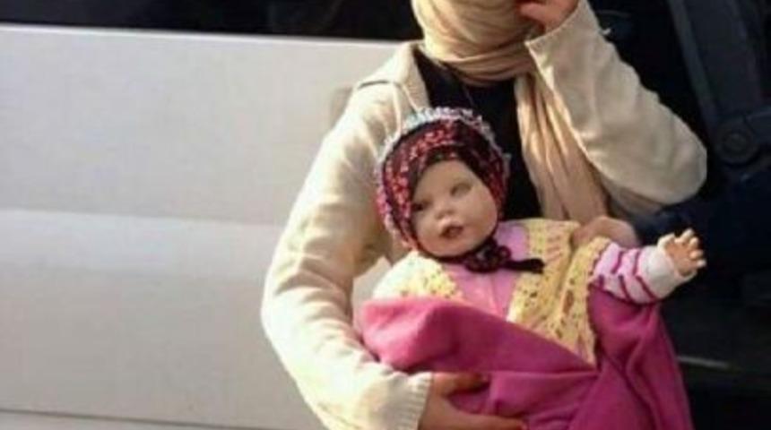 Oyuncak Bebekli Dilenciler