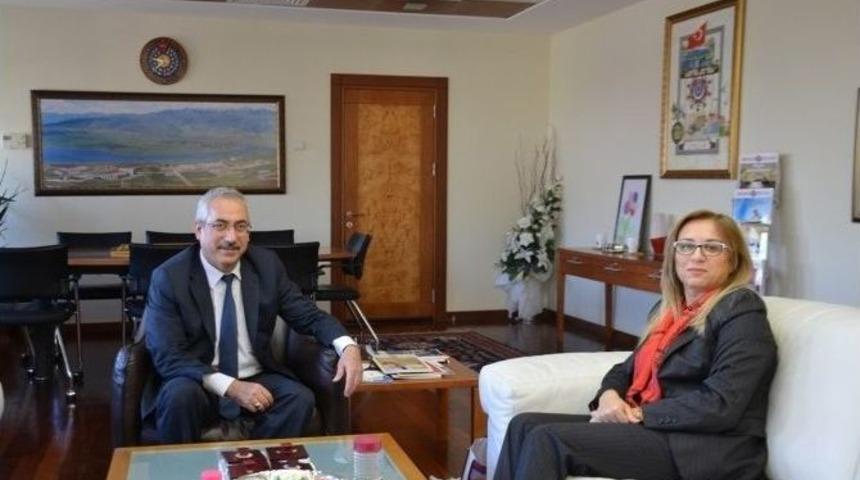 Rekt&ouml;r Kılı&ccedil;&rsquo;tan, Ks&uuml; Rekt&ouml;r&uuml; Prof. Dr. Durmuş Deveci&rsquo;ye Ziyaret