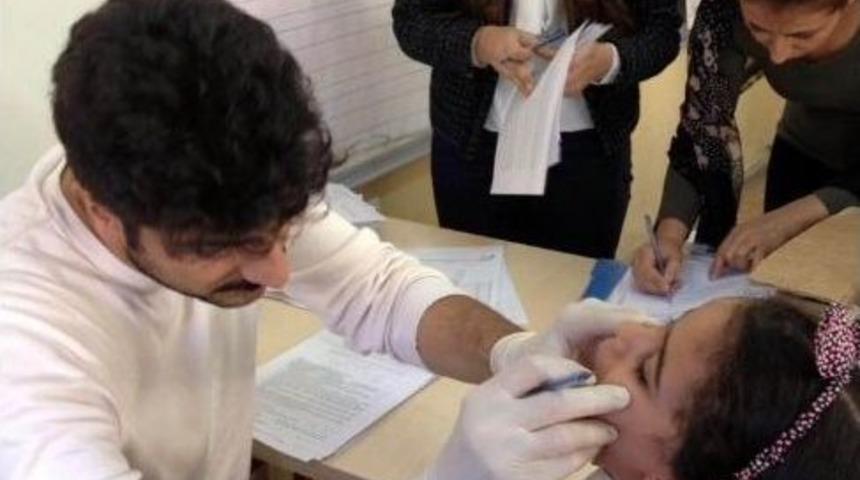 &Ouml;ğrencilere Flor&uuml;r Vernik Uygulaması Yapıldı