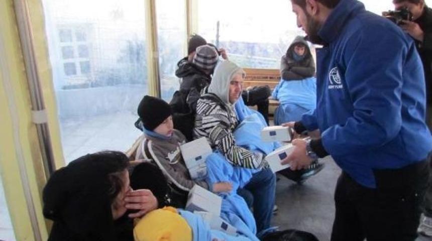 &Ccedil;eşme'de 27 M&uuml;lteci Yakalandı