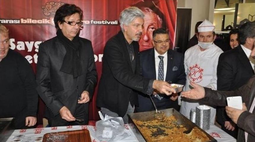 Usta Tiyatrocu Nejat Uygur Anısına Helva Dağıtıldı