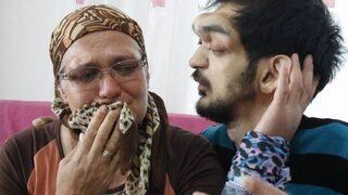 İnsanların Bakışından Rahatsız Oldu, Sanatla Hayata Tutundu