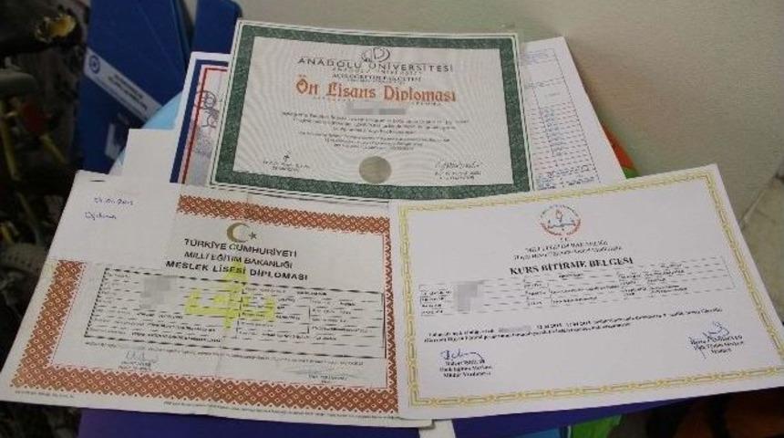 Diplomaları Bile Tramvayda Unuttular